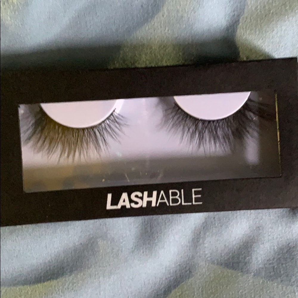 False eyelashes